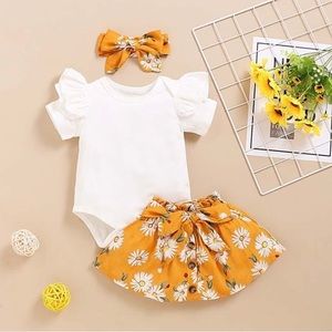 Yellow floral set